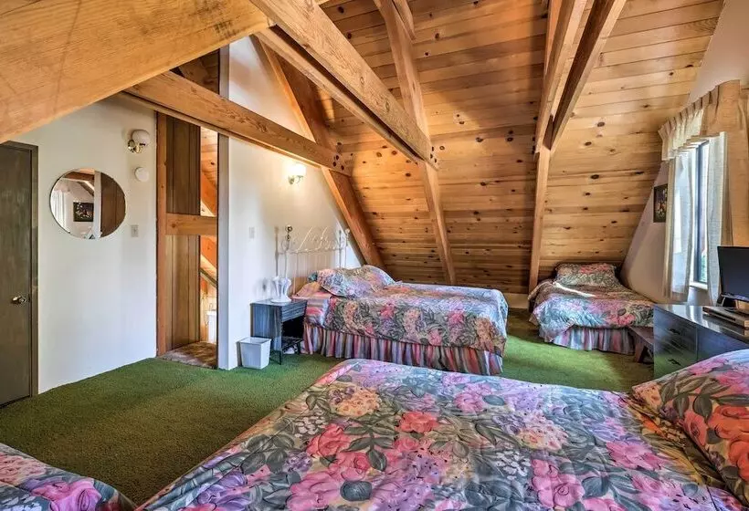 Near Hiking & Skiing: Bear Valley Cabin!