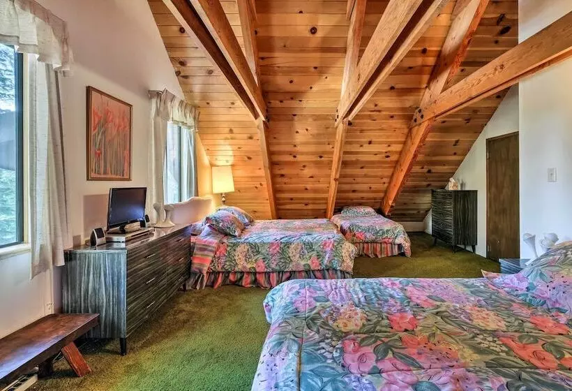 Near Hiking & Skiing: Bear Valley Cabin!