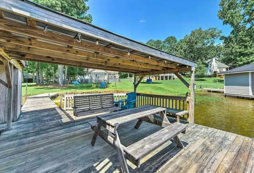 Beautiful Lakefront Retreat W/ Dock & Grill!