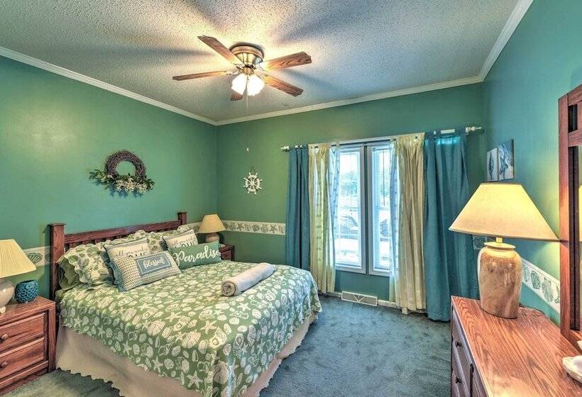 Beautiful Lakefront Retreat W/ Dock & Grill!