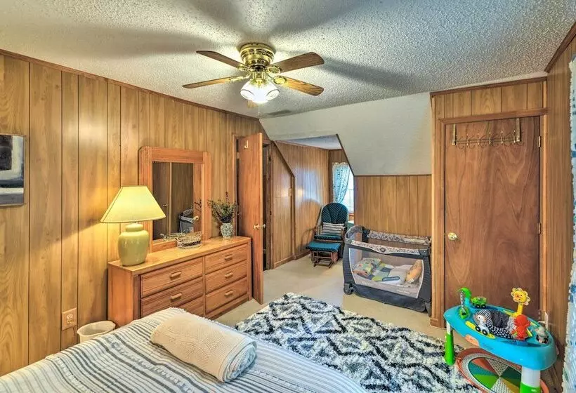 Beautiful Lakefront Retreat W/ Dock & Grill!