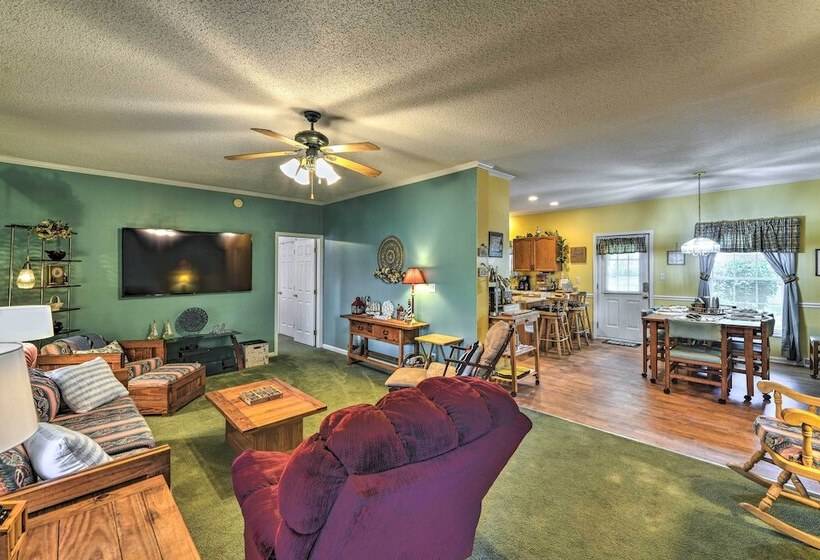 Beautiful Lakefront Retreat W/ Dock & Grill!