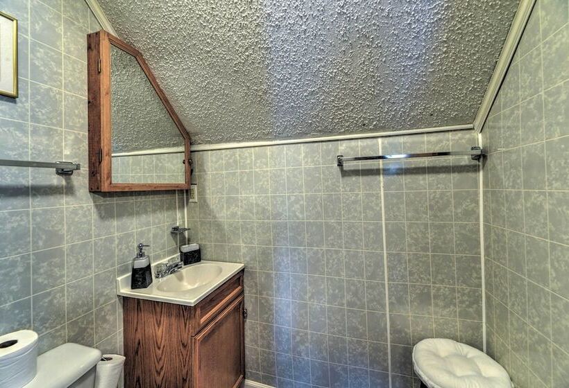 Beautiful Lakefront Retreat W/ Dock & Grill!