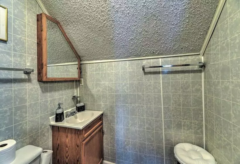 Beautiful Lakefront Retreat W/ Dock & Grill!