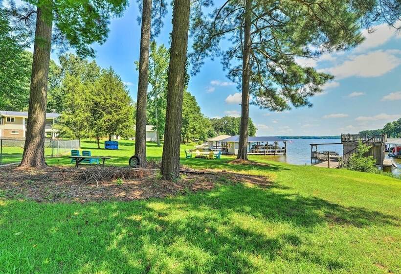 Beautiful Lakefront Retreat W/ Dock & Grill!