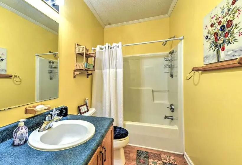 Beautiful Lakefront Retreat W/ Dock & Grill!