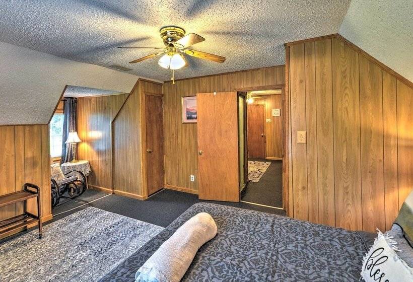 Beautiful Lakefront Retreat W/ Dock & Grill!