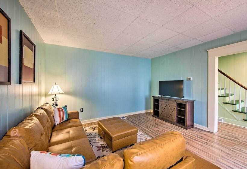 Central Lancaster Home < 1 Mi To Downtown!