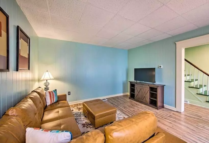 Central Lancaster Home < 1 Mi To Downtown!