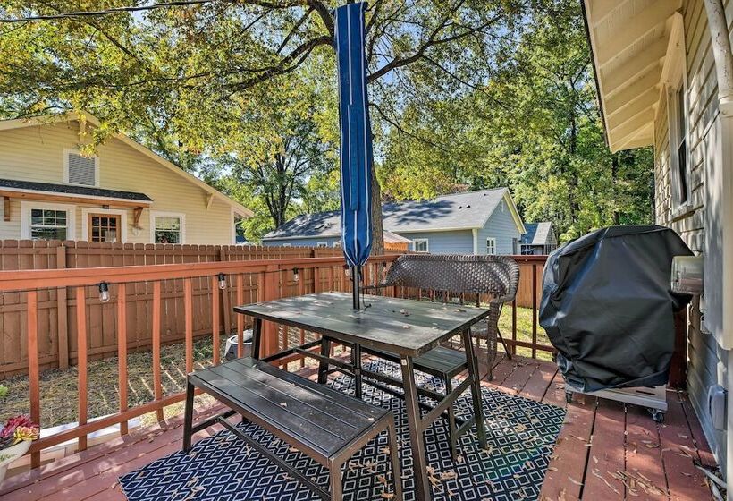 Charming Charlotte Abode W/ Deck & Fire Pit!