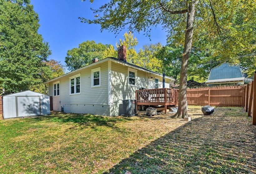 Charming Charlotte Abode W/ Deck & Fire Pit!