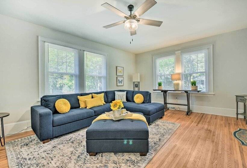 Charming Charlotte Abode W/ Deck & Fire Pit!