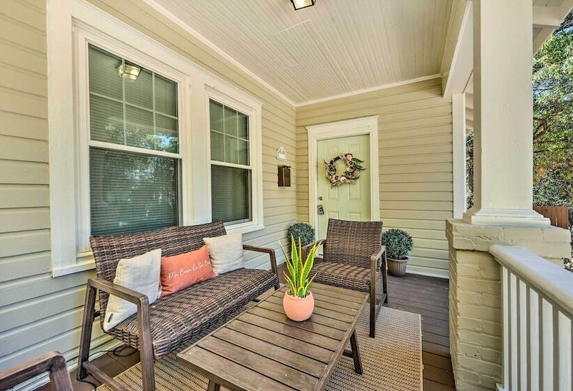 Charming Charlotte Abode W/ Deck & Fire Pit!