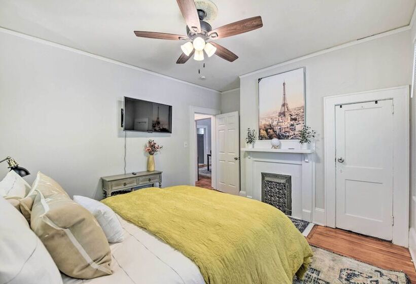 Charming Charlotte Abode W/ Deck & Fire Pit!