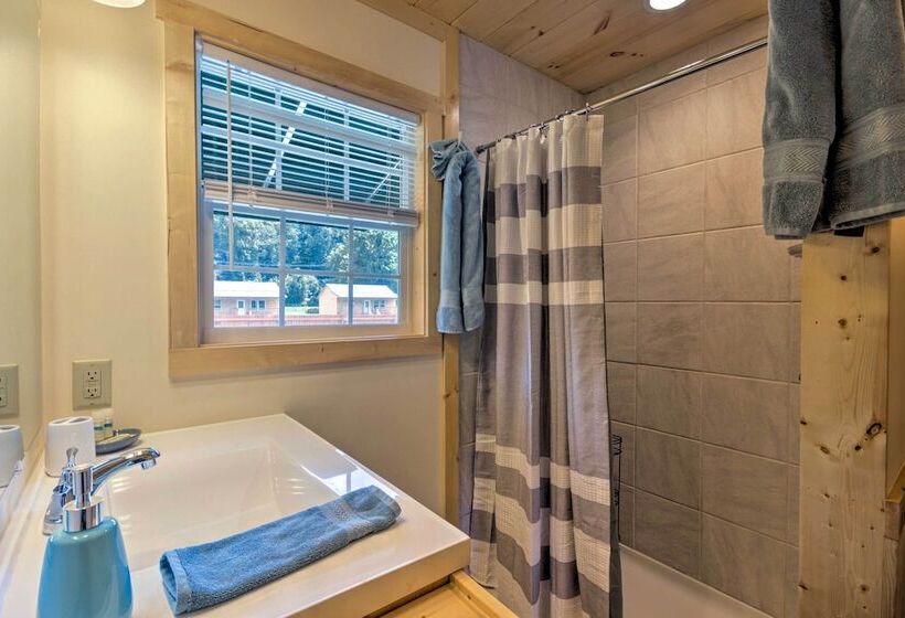 Cozy Riverfront Cabin W/ Private Deck & Hot Tub!