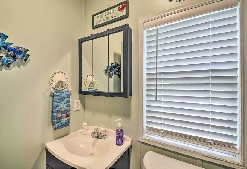 Charming Supply Home < 2 Mi To Holden Beach!