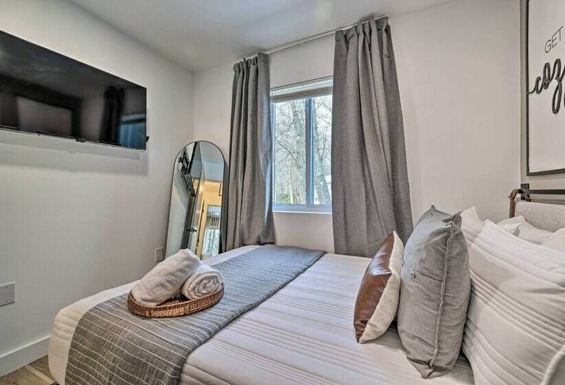 Contemporary Pocono Mountain Home W/ Deck