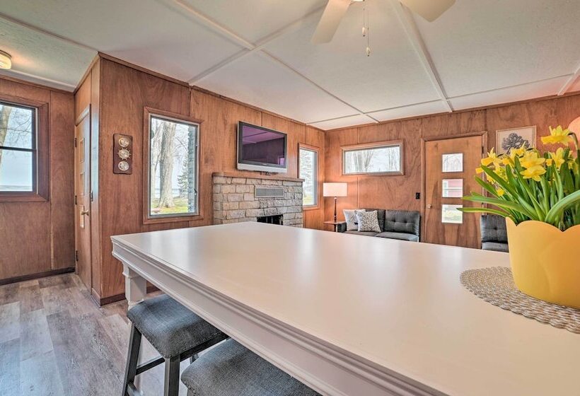 Cozy Petoskey Area Retreat On Burt Lake Access!