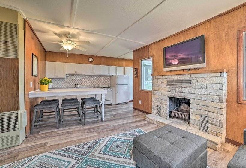 Cozy Petoskey Area Retreat On Burt Lake Access!