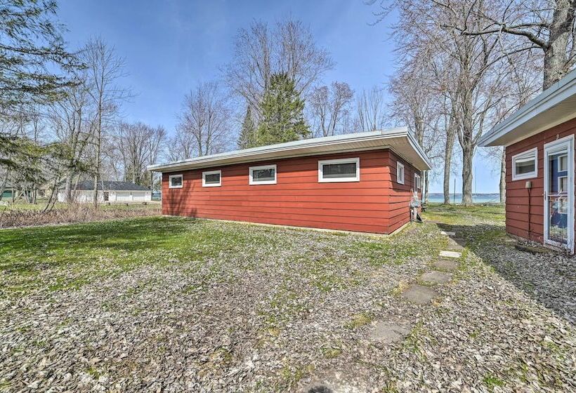 Cozy Petoskey Area Retreat On Burt Lake Access!