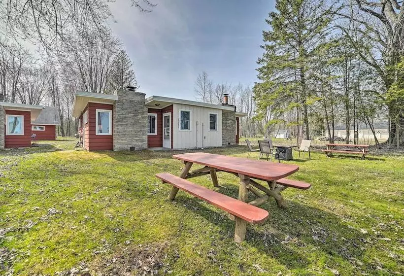 Cozy Petoskey Area Retreat On Burt Lake Access!