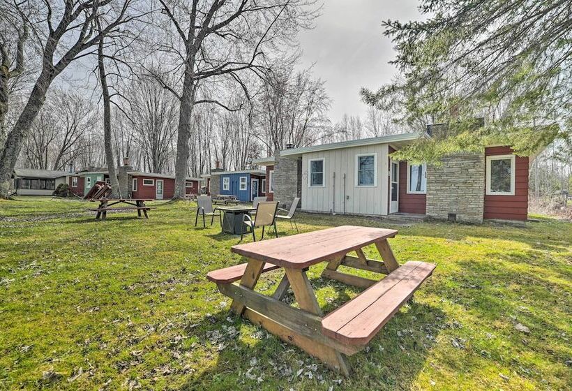 Cozy Petoskey Area Retreat On Burt Lake Access!