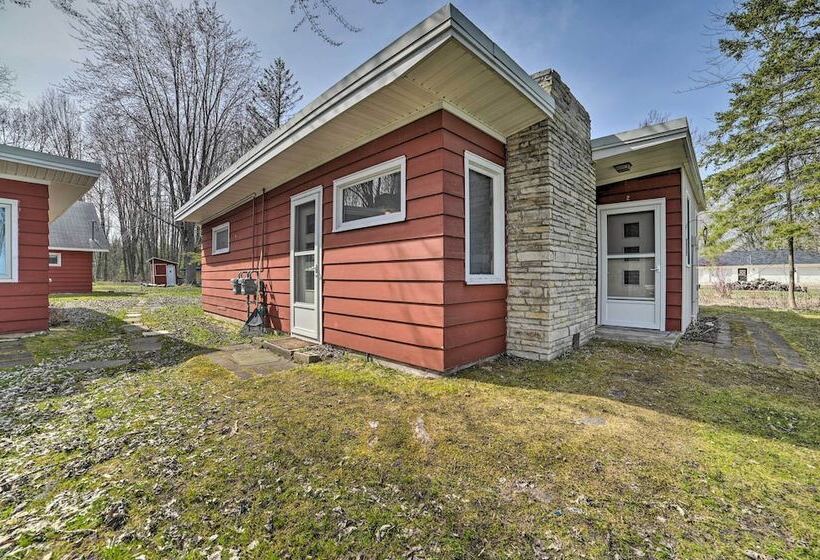 Cozy Petoskey Area Retreat On Burt Lake Access!