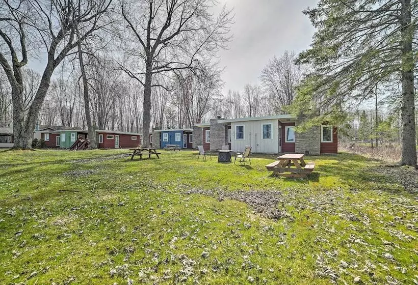 Cozy Petoskey Area Retreat On Burt Lake Access!