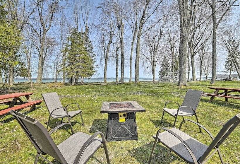 Cozy Petoskey Area Retreat On Burt Lake Access!