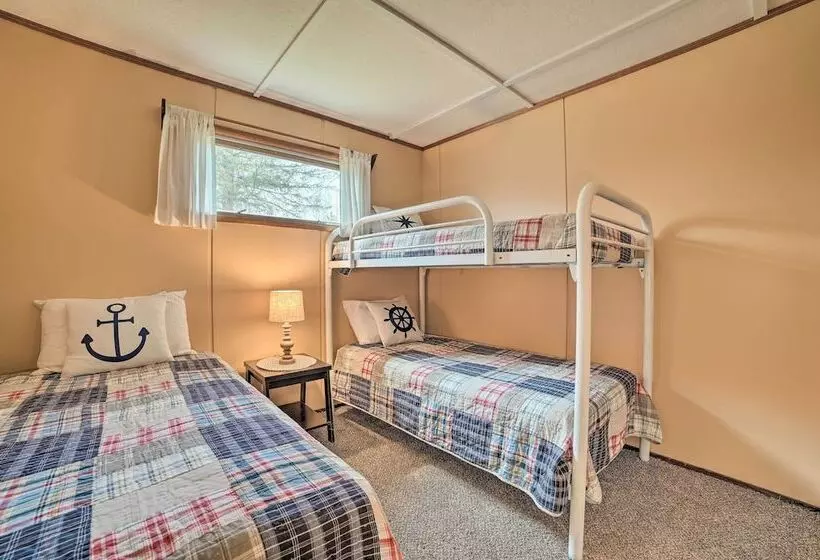 Cozy Petoskey Area Retreat On Burt Lake Access!