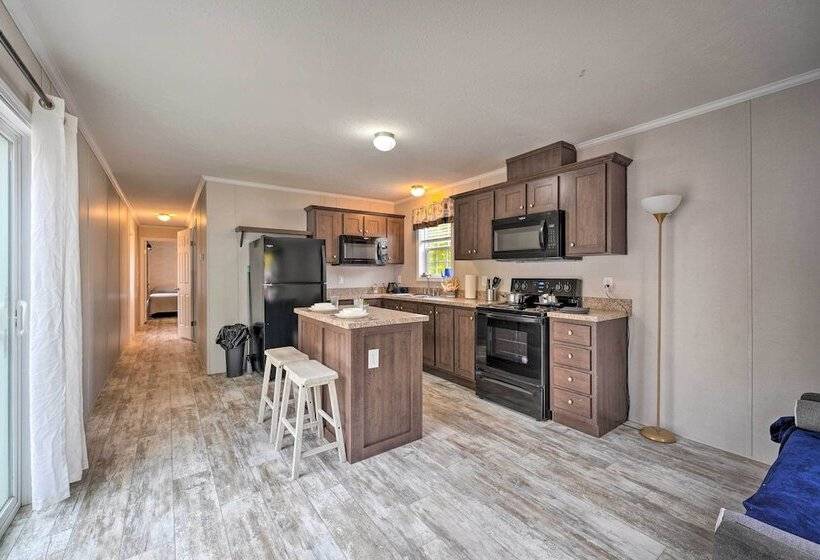 Cozy Cassopolis Retreat On Little Fish Lake!