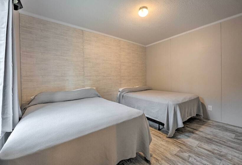 Cozy Cassopolis Retreat On Little Fish Lake!