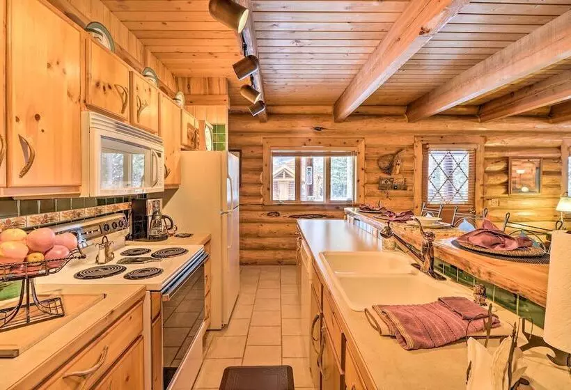 Cozy Glacier Park Log Cabin    Best In The West!