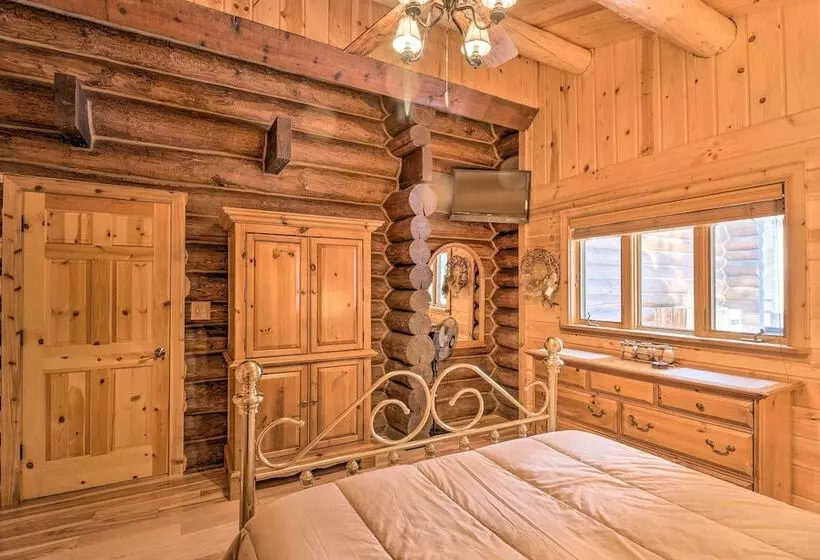 Cozy Glacier Park Log Cabin    Best In The West!