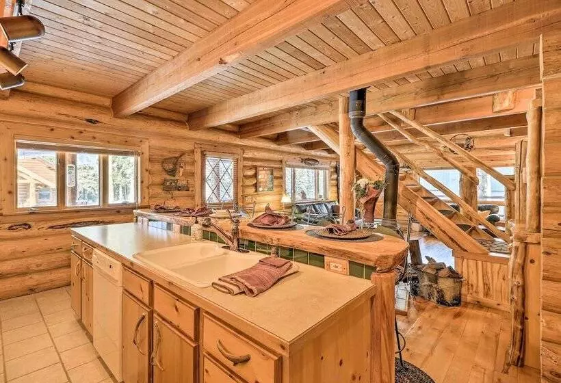 Cozy Glacier Park Log Cabin    Best In The West!