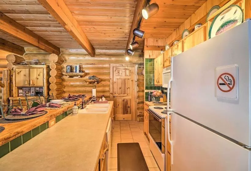 Cozy Glacier Park Log Cabin    Best In The West!