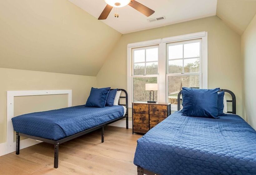 Game Room & Wraparound Decks: Cullowhee Home!