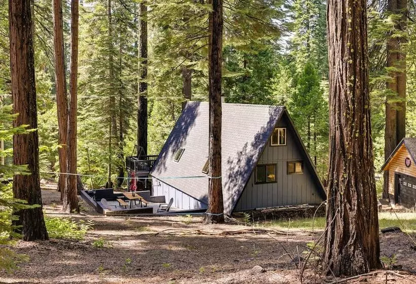 Decks, Grills + Fire Pit: Camp Connell Hideaway!