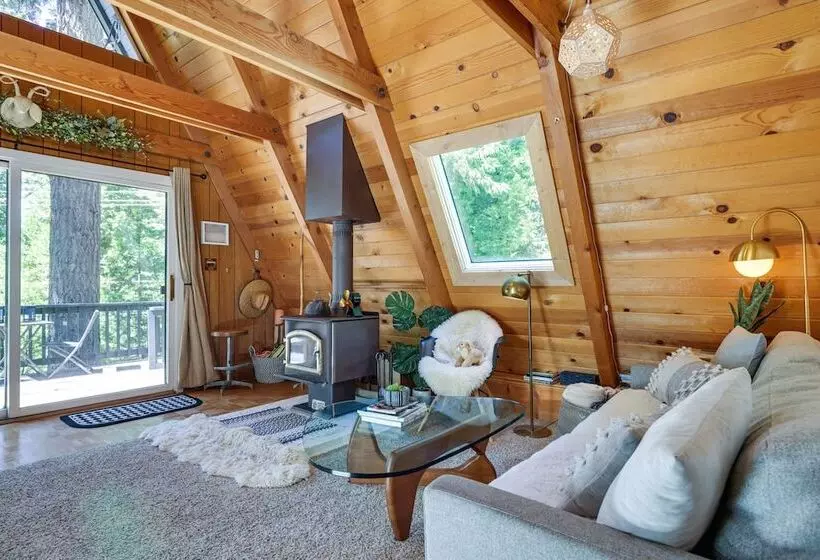 Decks, Grills + Fire Pit: Camp Connell Hideaway!