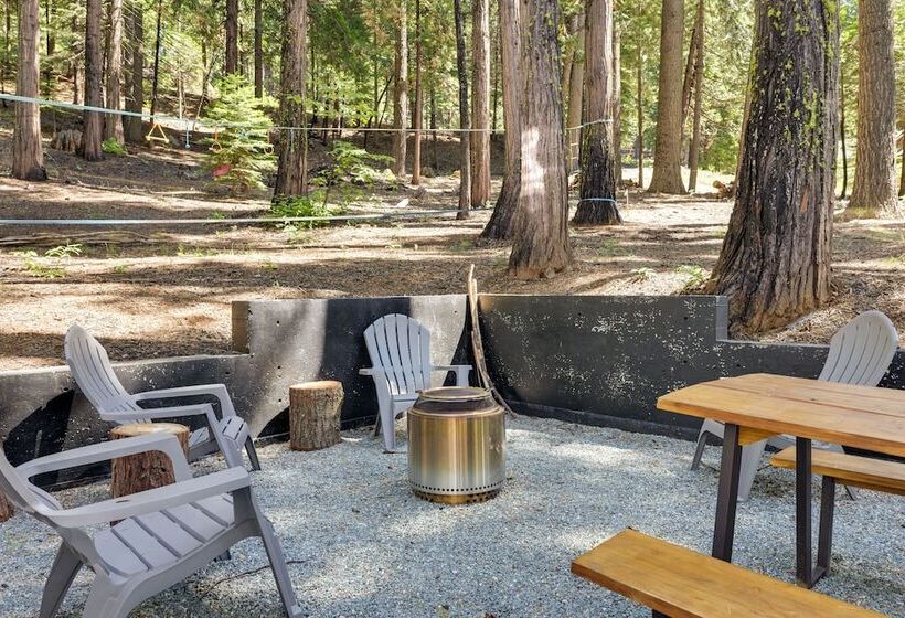 Decks, Grills + Fire Pit: Camp Connell Hideaway!