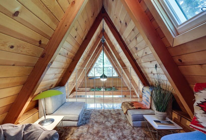 Decks, Grills + Fire Pit: Camp Connell Hideaway!