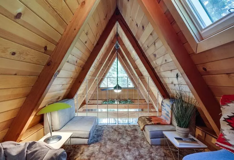 Decks, Grills + Fire Pit: Camp Connell Hideaway!