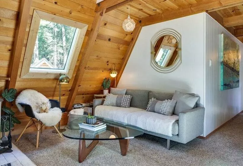 Decks, Grills + Fire Pit: Camp Connell Hideaway!