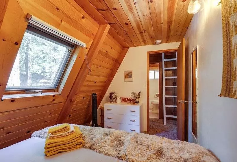 Decks, Grills + Fire Pit: Camp Connell Hideaway!