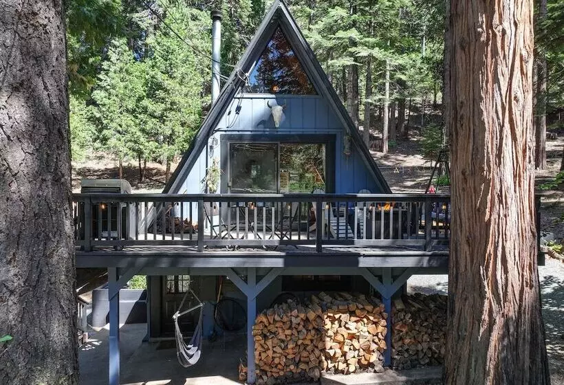 Decks, Grills + Fire Pit: Camp Connell Hideaway!