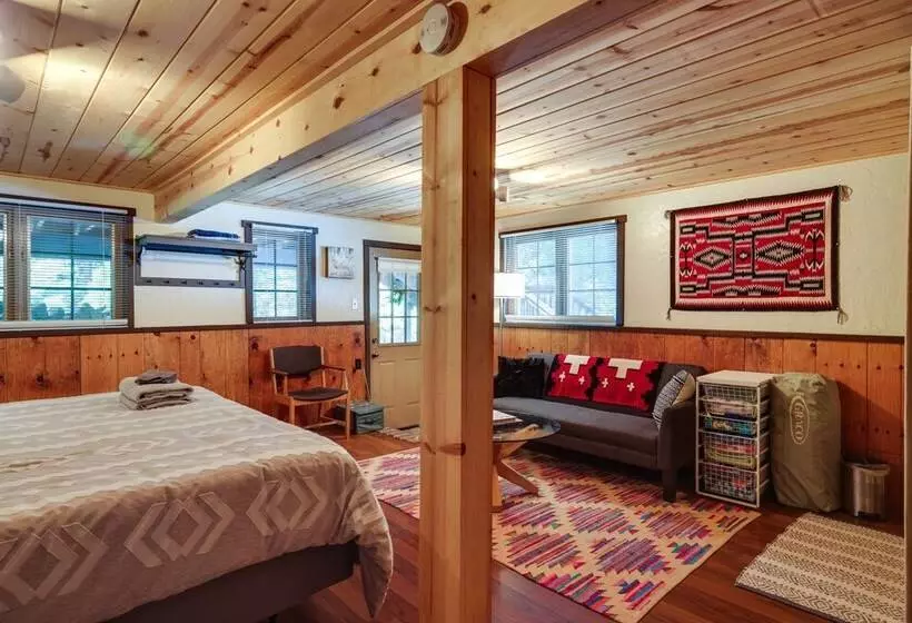 Decks, Grills + Fire Pit: Camp Connell Hideaway!