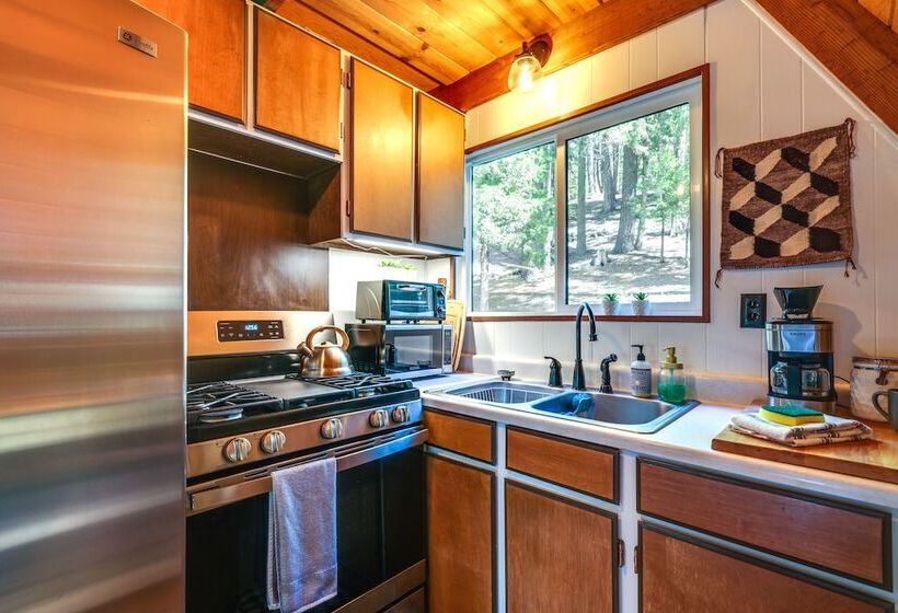 Decks, Grills + Fire Pit: Camp Connell Hideaway!