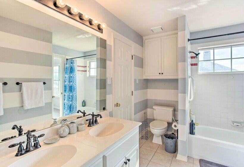 Elegant Plano Home W/ Private Outdoor Pool!