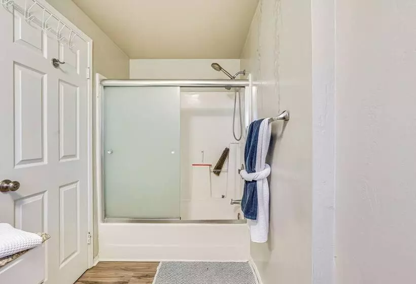 Escondido Vineyard Estate: Walk To Wineries!