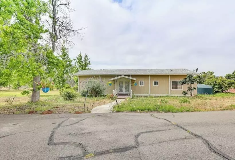 Escondido Vineyard Estate: Walk To Wineries!